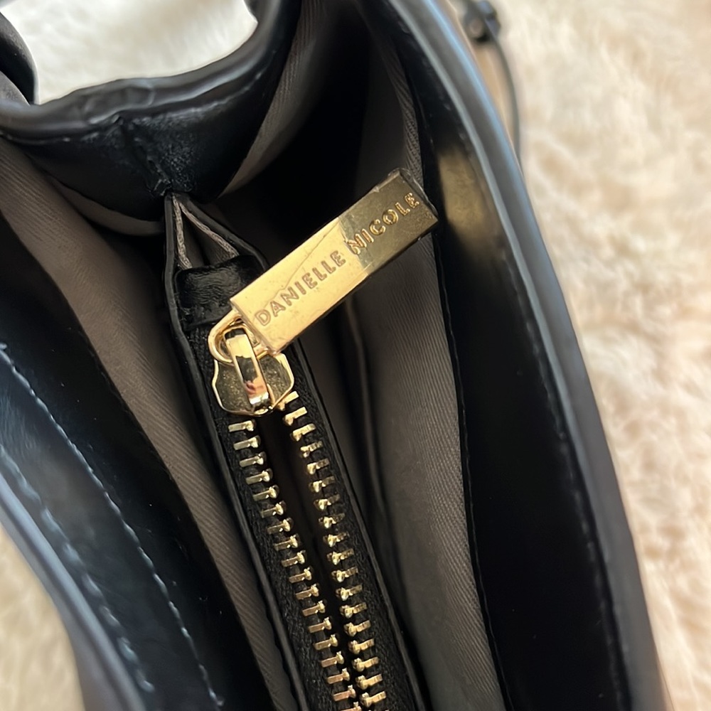 Danielle Nicole Shoulder Bag. - image 5